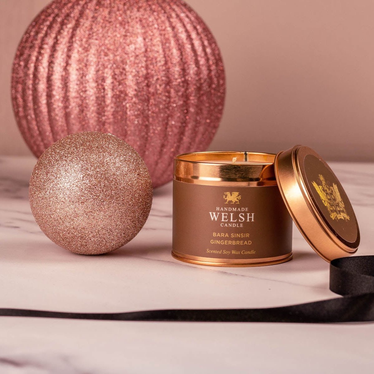 Gingerbread Tin Candle