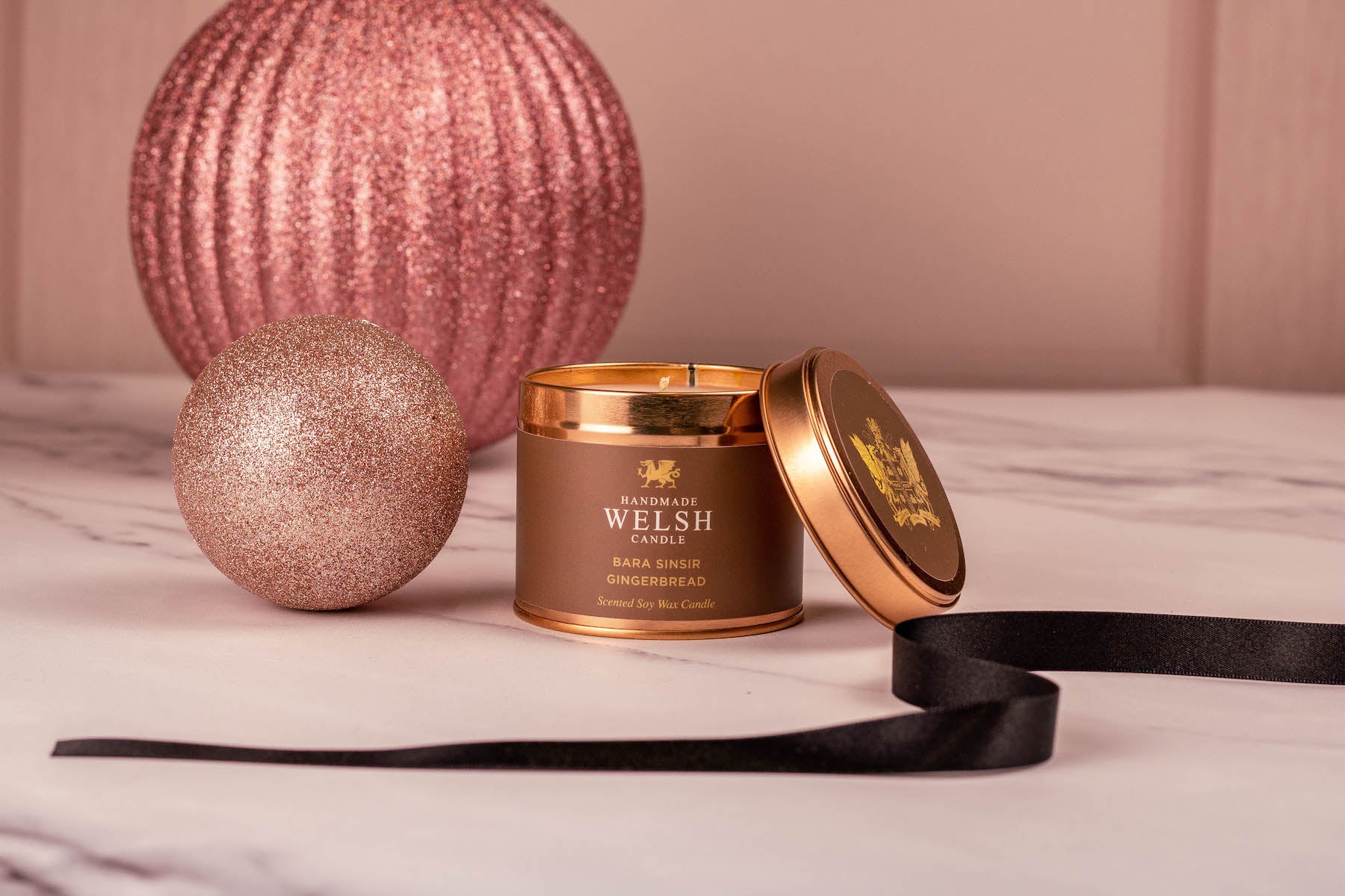 Gingerbread Tin Candle